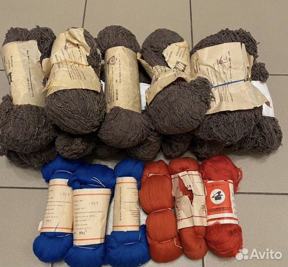 Пряжа шерсть коричневая, красная, синяя