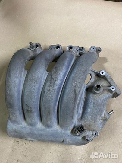 Впускной коллектор Passat B5 1.6 AHL 050133223D