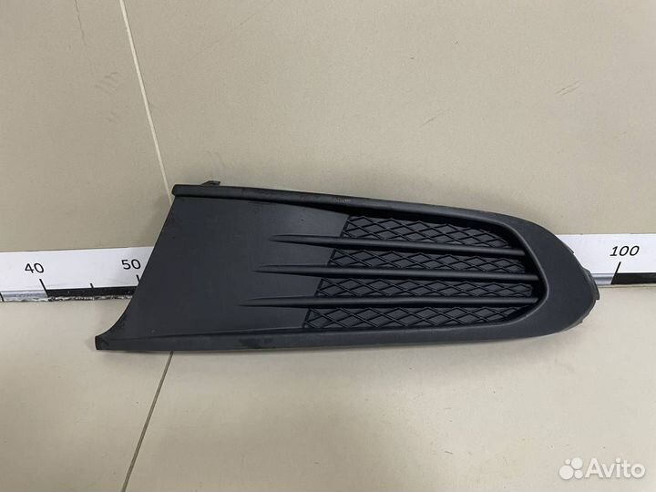 Решетка в бампер левая Volkswagen Polo Sed RUS 2011