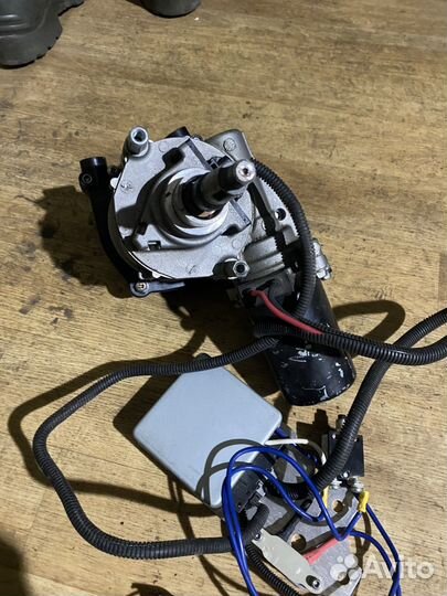 Рулевой редуктор с электроусилителем для лодки