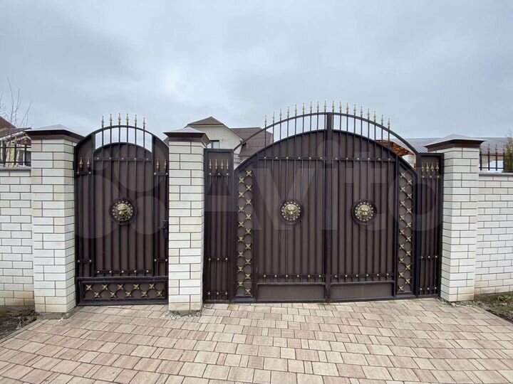 Дом 176 м² на участке 15 сот.