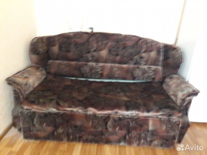 Диван - кровать и два кресла