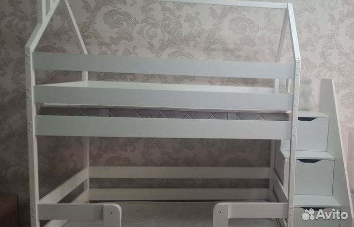 Двухъярусная кровать чердак