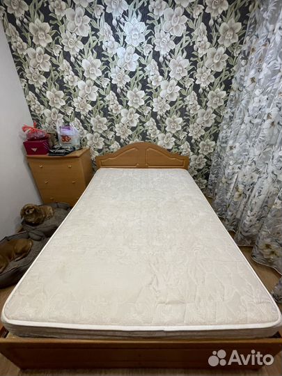 Кровать с матрасом