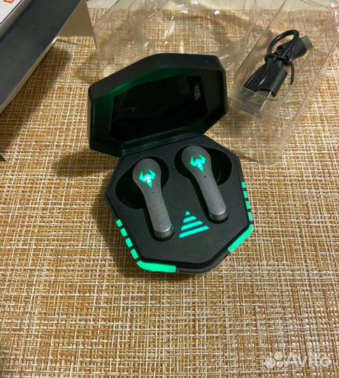 Новые беспроводные игровые наушники с микрофоном