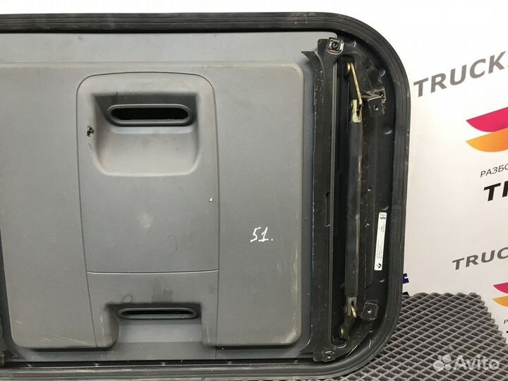 Люк в сборе