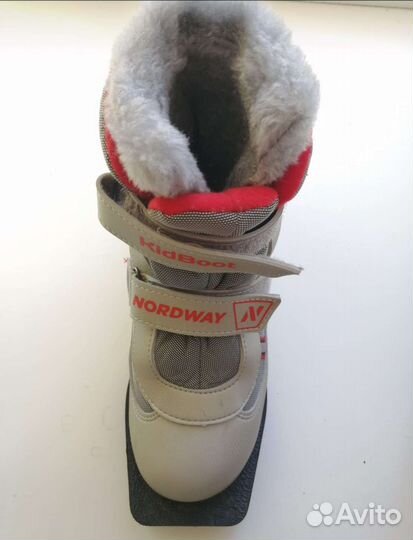 Лыжные ботинки детские новые