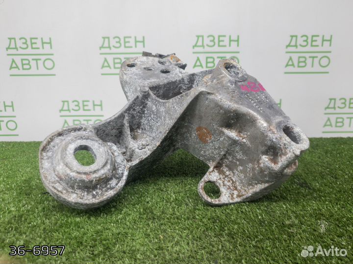 Кронштейн двигателя левый Audi A6 C6