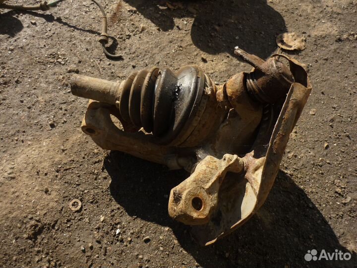 Поворотный кулак передний левый Ауди А4 Б5