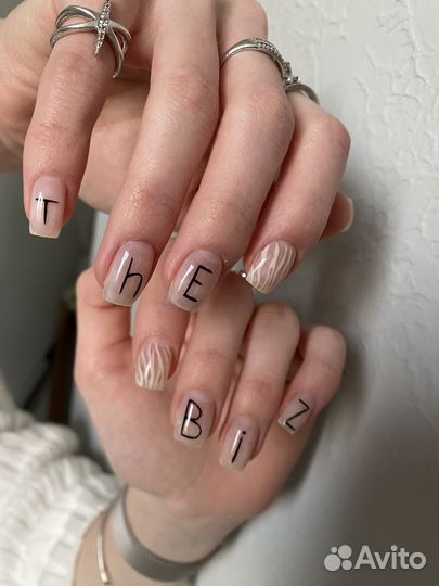 Модель на маникюр