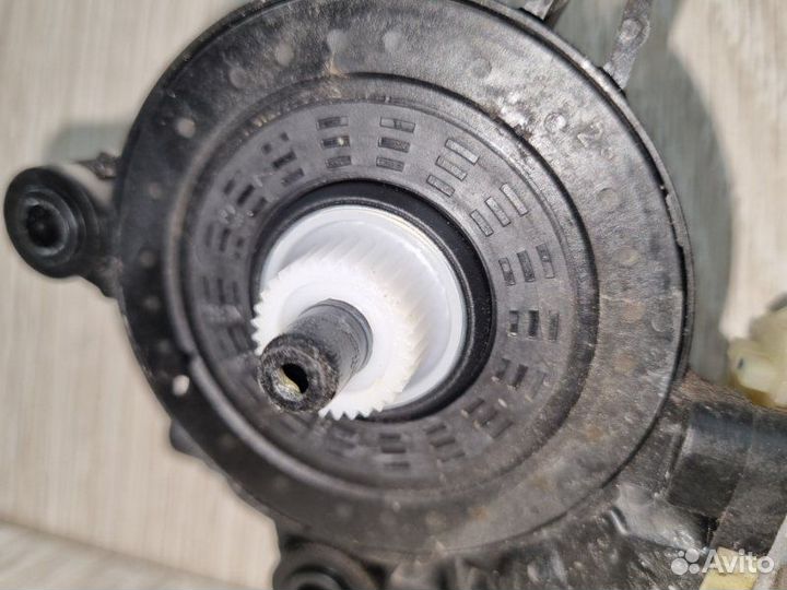 Мотор стеклоподъемника задний правый Hyundai