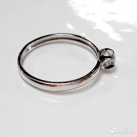 Золотое кольцо с бриллиантом