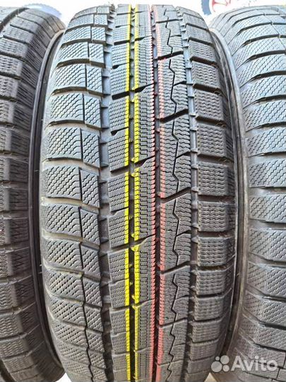 Toyo Winter Tranpath TX 215/60 R17 96Q