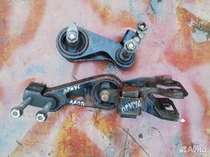 Подушка двигателя АКПП Тойота Приус NHW20