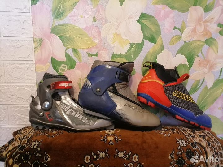 Лыжи и лыжные ботинки