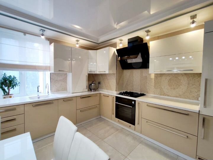 3-к. квартира, 100 м², 3/10 эт.