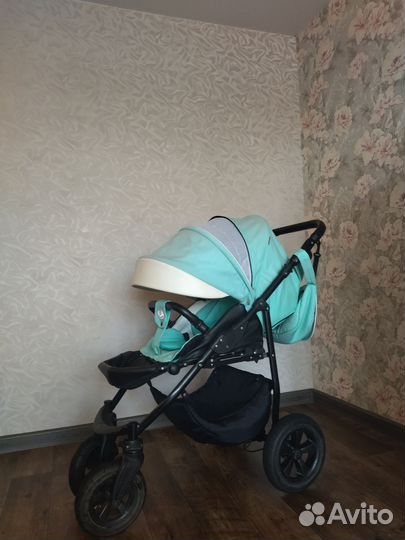 Прогулочная коляска с надувными колесами