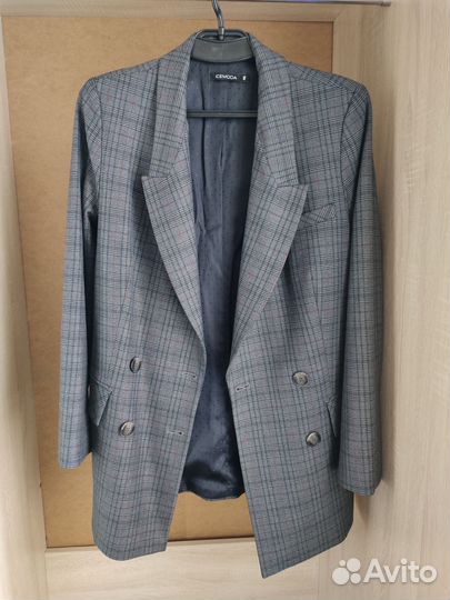 Костюм женский пиджак и брюки 46