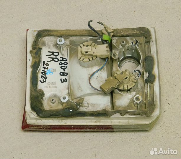 Фонарь правый внутренний Audi 80 B3 (дефект)