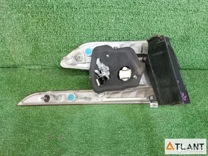 Фонарь задний правый peugeot 308