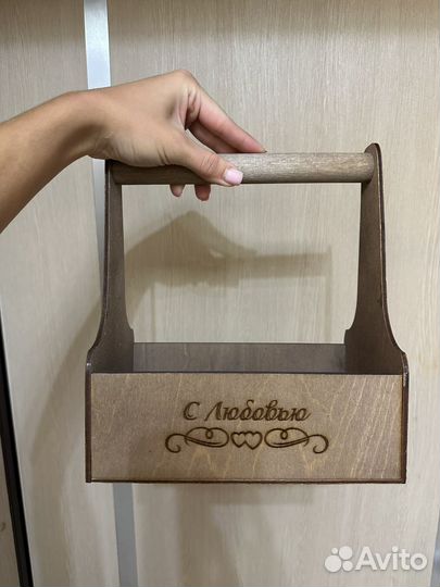 Деревянная коробка с ручкой
