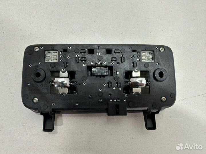 Плафон освещения салона передний Hyundai Solaris 1