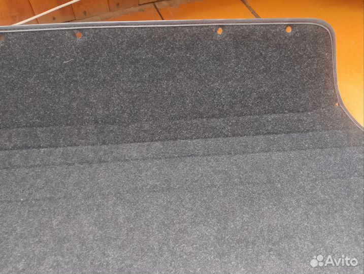 Обшивка крышки багажниа карина ат212