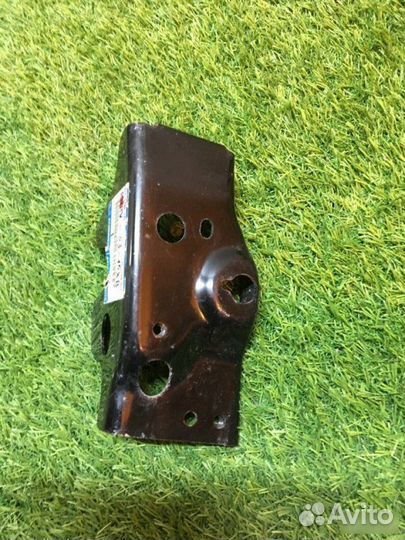 Кронштейн крепления крыла Mazda 3 Bk 2002-2009