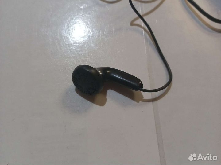 Наушник