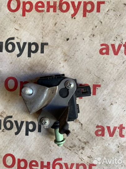 Привод лючка бензобака Toyota Avensis T250