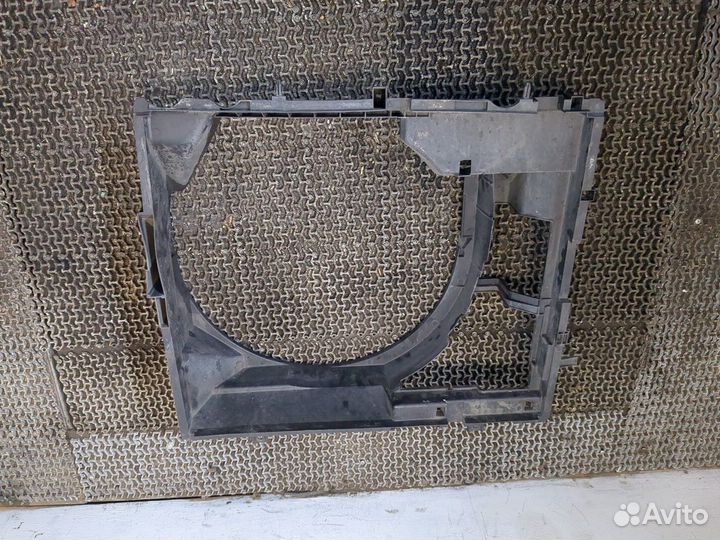 Кожух вентилятора радиатора Nissan Pathfinder, 200