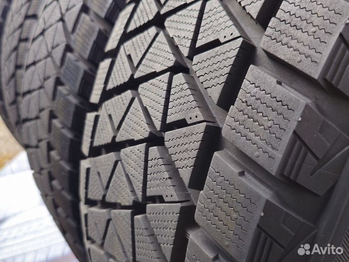 Bridgestone Blizzak DM-V2 275/60 R18