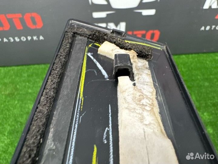 Накладка задней двери задняя правая Infiniti Qx50