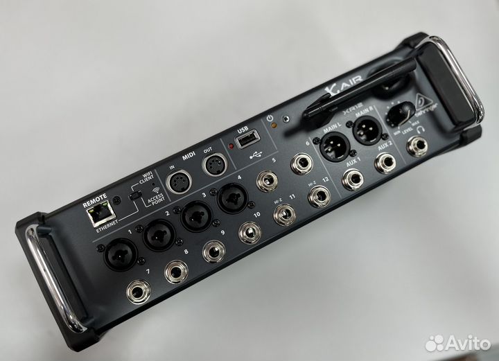 Цифровой рэковый микшерный пульт Behringer XR12