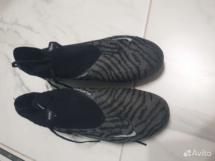 Футбольные бутсы nike phantom gx