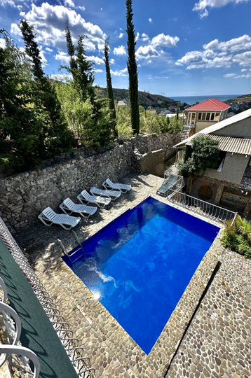 Комната 40 м², 1/2 эт.