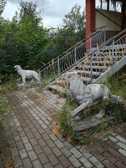 Дом 329,9 м² на участке 8 сот.