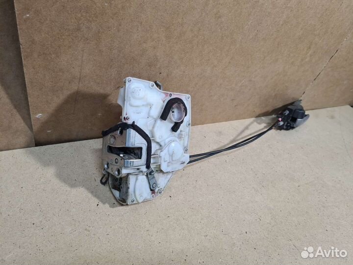 Замок передний правый левый двери Suzuki SX4