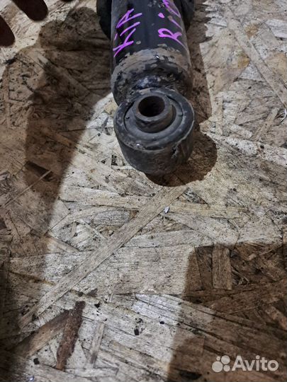 Амортизатор задний Kia Rio 3