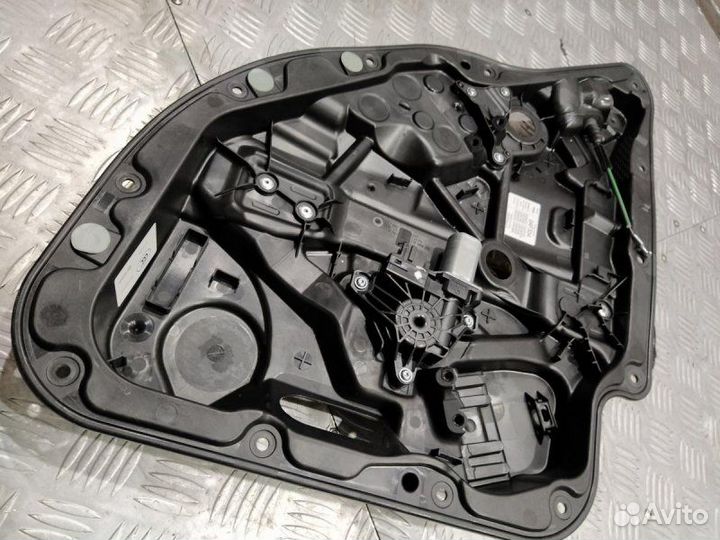 Стеклоподъемник задний левый Mercedes-Benz 250D