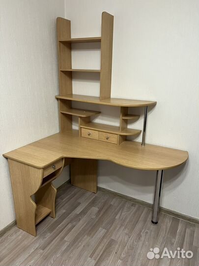 Компьютерный стол бу с полками