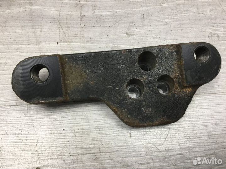 Кронштейн подушки двигателя левый Scania R380 11