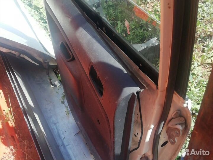Двери левые на тойоту пробокс