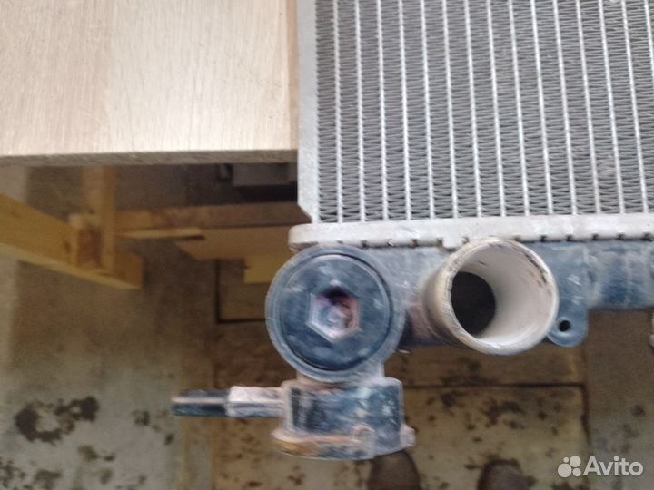 Продам радиатор nissan primera