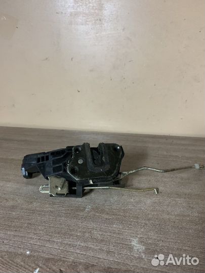 Замок двери предней правой Elantra