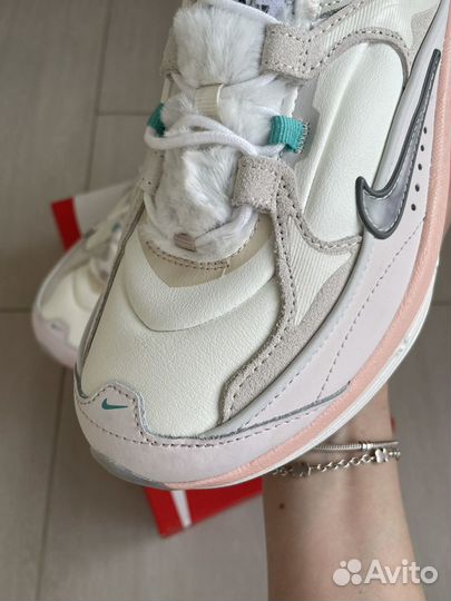 Кроссовки Nike Air Max Bliss