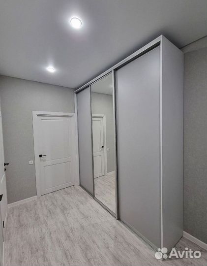 Шкаф встроенный распашной