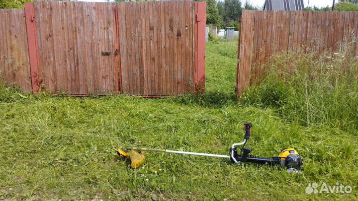 Покос травы триммером