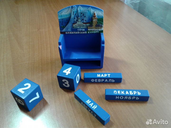 Вечный календарь из дерева