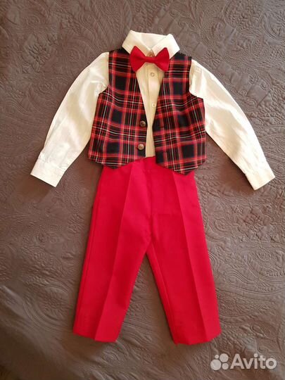 Костюм классический тройка на мальчика 92 мало бу